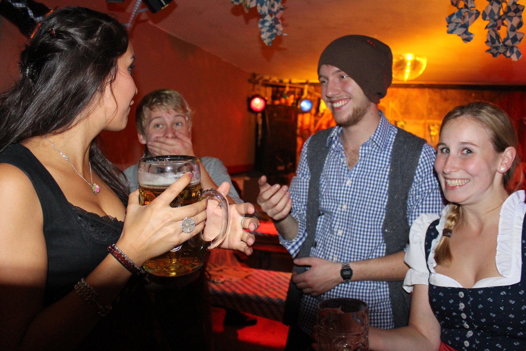 oktoberfestparty-13.JPG